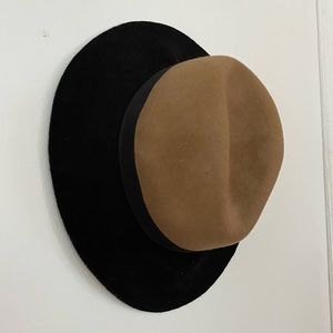 Womans brown/black hat